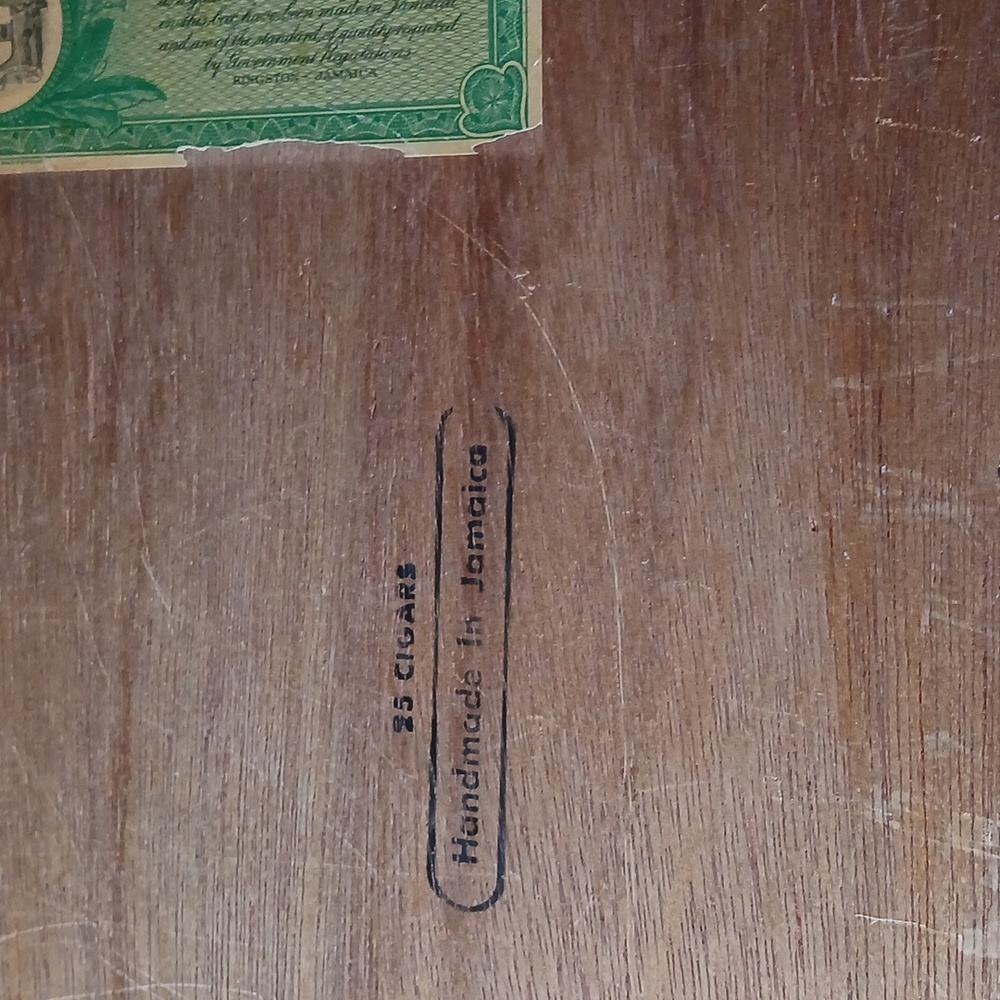 Wooden Cigar Box - Picture 4 of 5